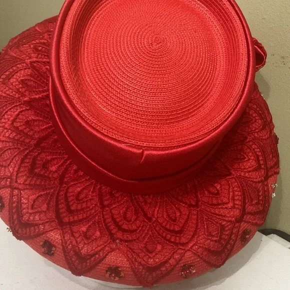 Gorgeous Church/Dress Hat by Ms. Divine Beautiful NWT Purple Church /Dress Hat by Ms. Divine main image 3